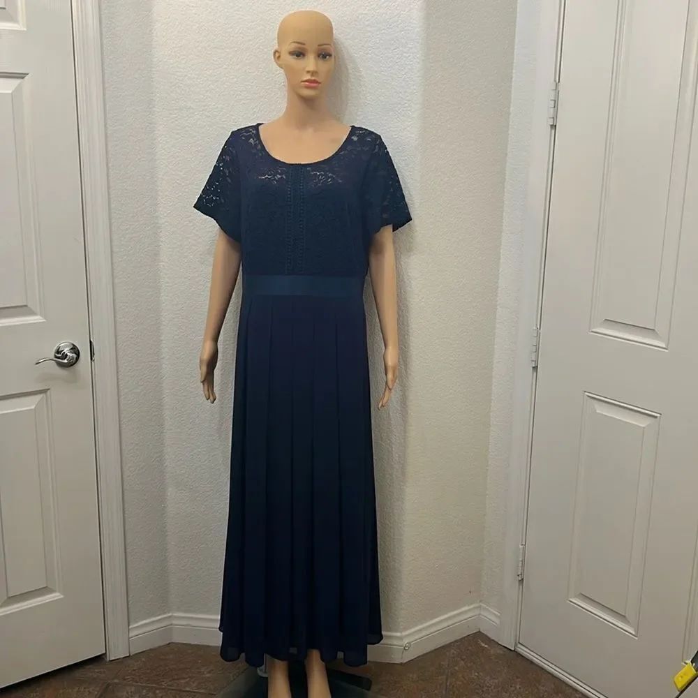 Miusol Dress Sz 2 X Large Navy Blue Scoop Neck Short Sleeve Floral Lace Pleated